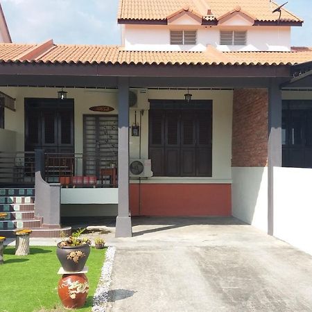 Villa Teratakmuslim H'H à Malacca Extérieur photo