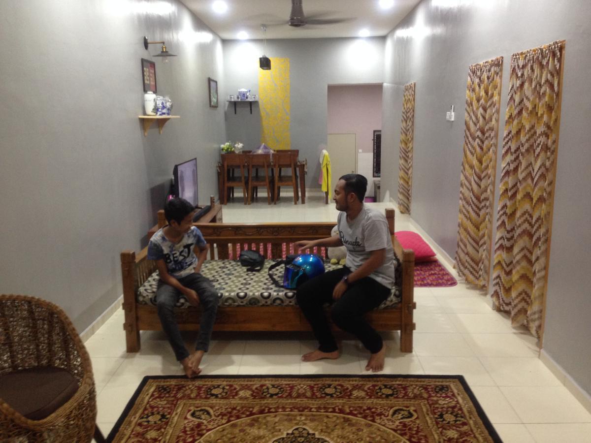 Villa Teratakmuslim H'H à Malacca Extérieur photo