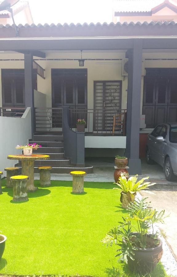 Villa Teratakmuslim H'H à Malacca Extérieur photo